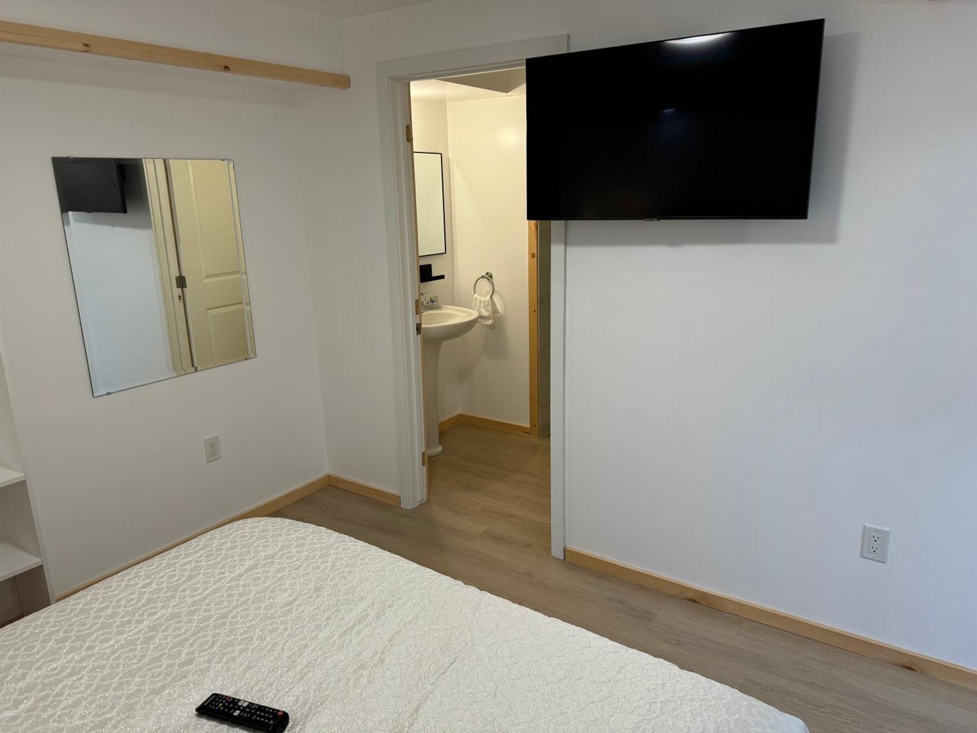 Private Entrance, Private Bathroom, Bedroom And Workspace Ottawa Exterior foto