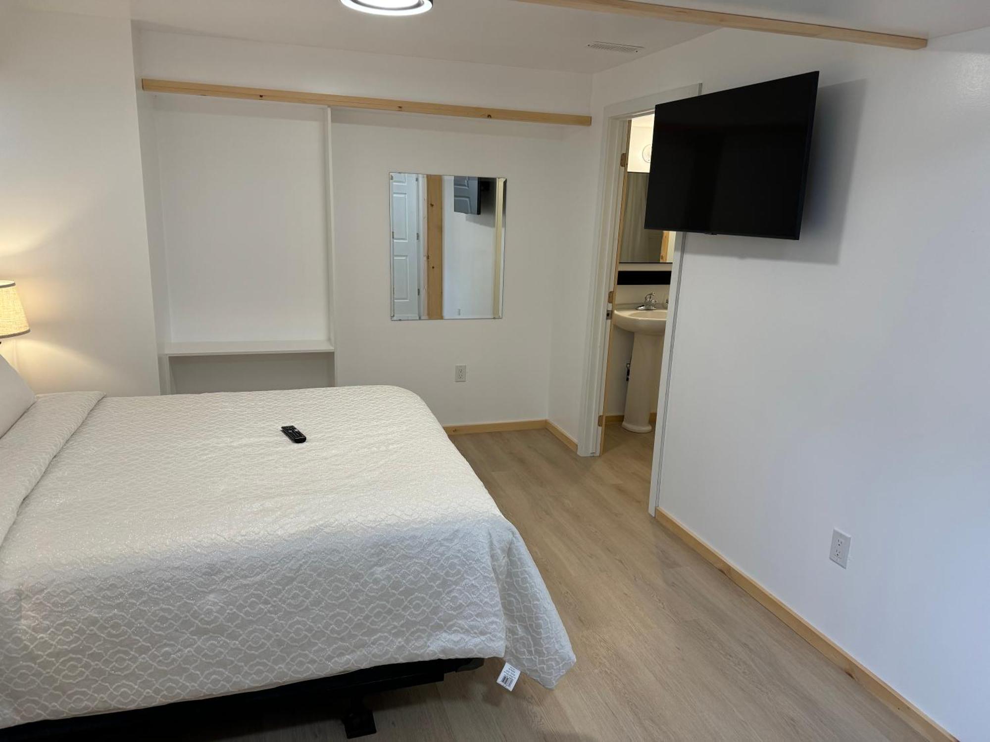 Private Entrance, Private Bathroom, Bedroom And Workspace Ottawa Exterior foto